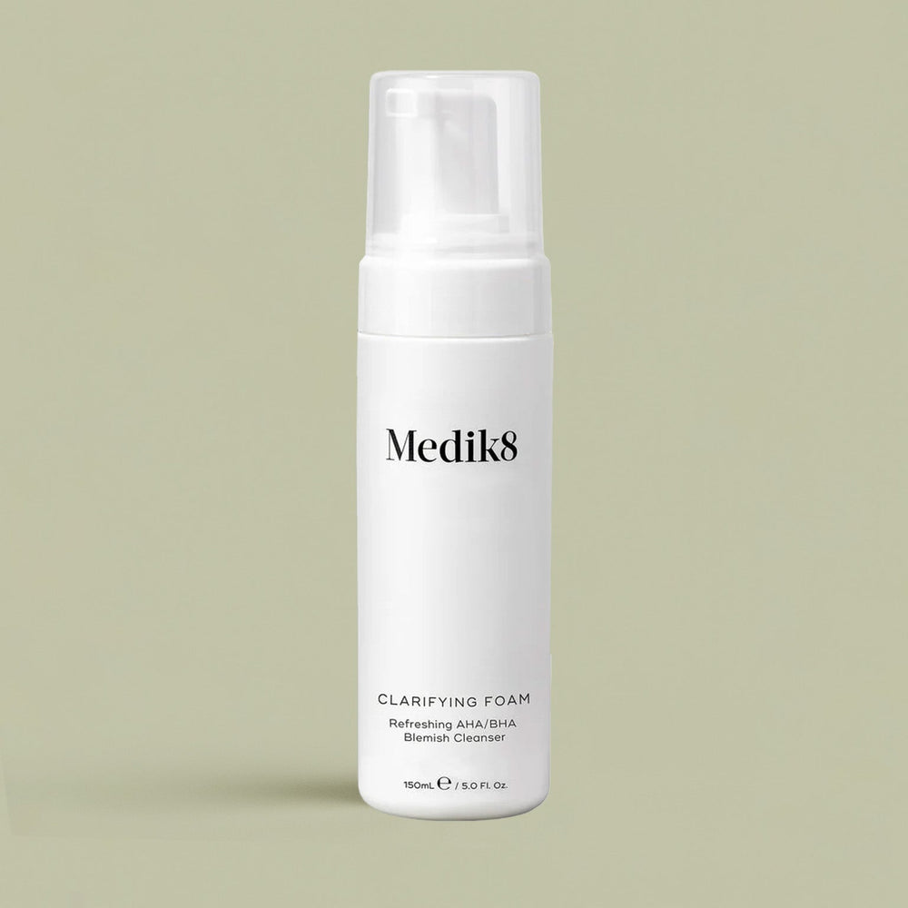 Travel Clarifying Foam limpiador espumoso AHA BHA formato viaje Medik8 - Estetic Medic Garvin